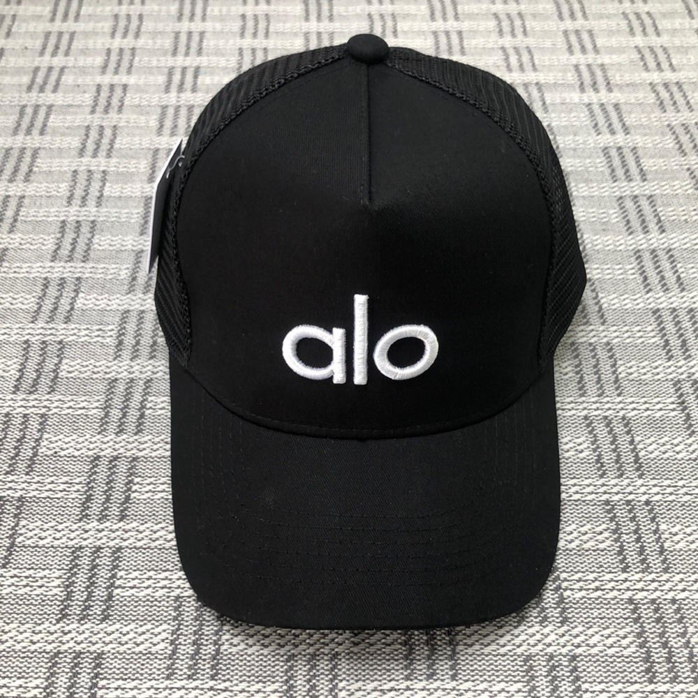 BEST NWT | ALO Yoga casual District Trucker Hat